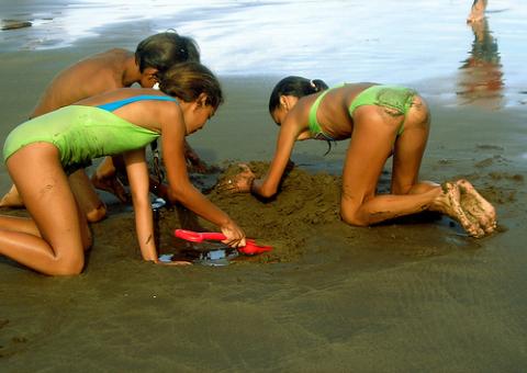 La playa, la arena y los peques