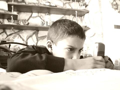 Los niños saben usar la tecnología pero no atarse los cordones