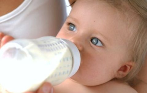 El agua adecuada para preparar el biberón