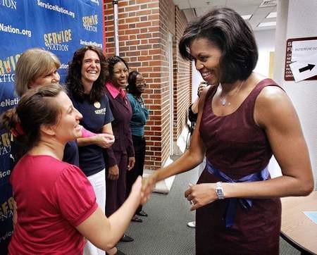 Michelle Obama alienta la lactancia materna