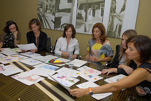 Concurso benéfico de dibujo infantil en La Roca Village