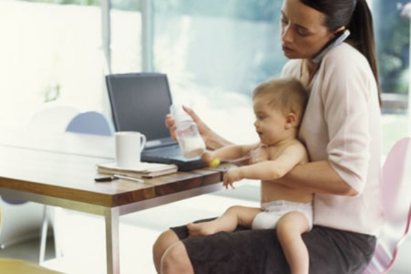 Se pide la creación de una ley de apoyo a las madres trabajadoras