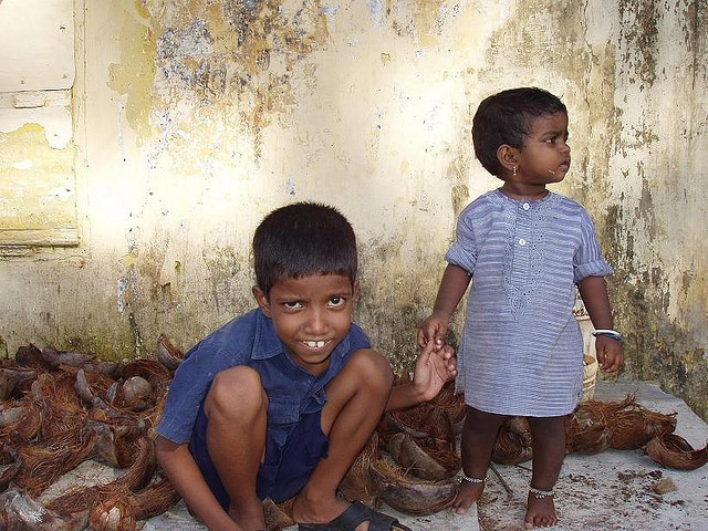 Casi la mitad de los niños de India están desnutridos