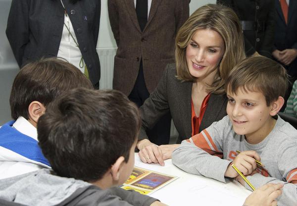 La Princesa Letizia visita el Salón del Libro Infantil en Madrid