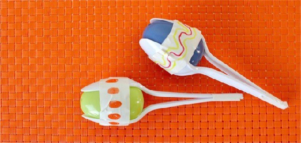 Manualidades infantiles: Maracas caseras