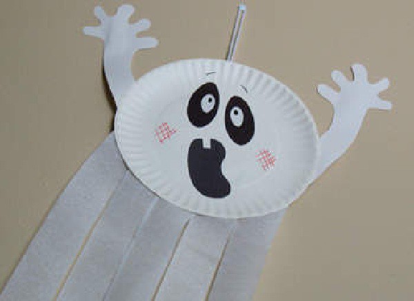 Manualidades para Halloween: Fantasma con platos desechables