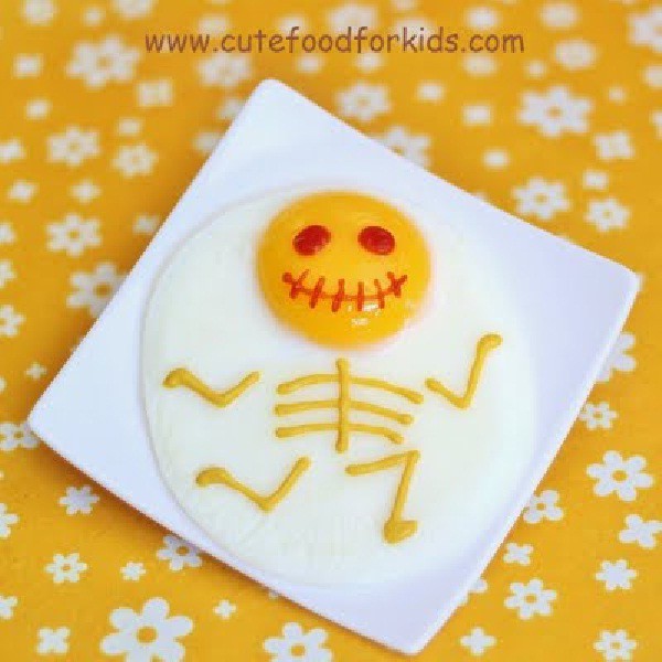 Receta para Halloween: Huevos fritos que dan miedo