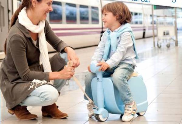 Correpasillos y maleta en una divertida Vespa de Imaginarium