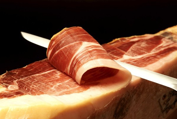 El jamón serrano no está prohibido para las embarazadas