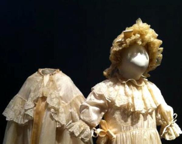 Bebés de época en el Museo del Traje de Madrid