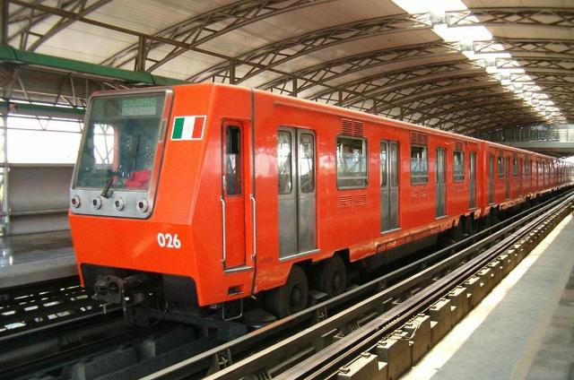 Un bebé mexicano nace en el Metro y viajará gratis de por vida