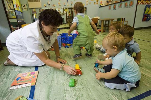 Llevar los niños a la guardería, mejor a partir de los 2 años