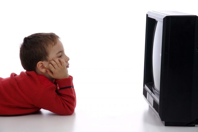 Los niños europeos ven cada vez más tiempo la televisión