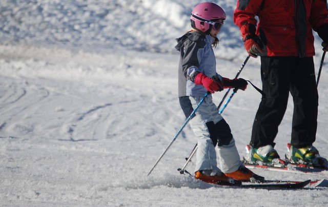Beneficios de practicar esquí en familia