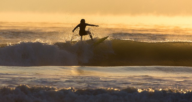 Practicar surf con nueve meses de embarazo