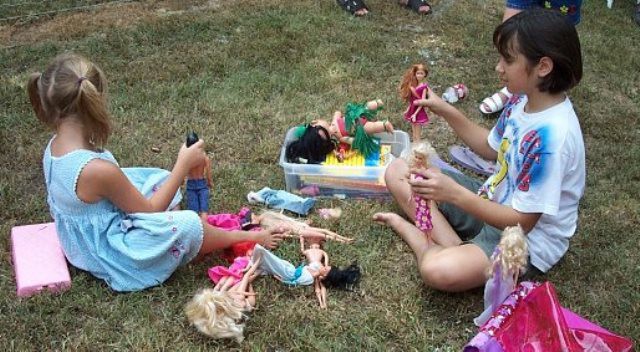 Niños que castigan a sus muñecos, ¿es un problema?