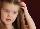 Una niña dona su pelo para ayudar a niños con cáncer