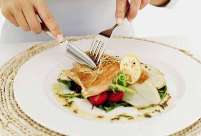 Pescado dos veces a la semana para embarazadas y niños