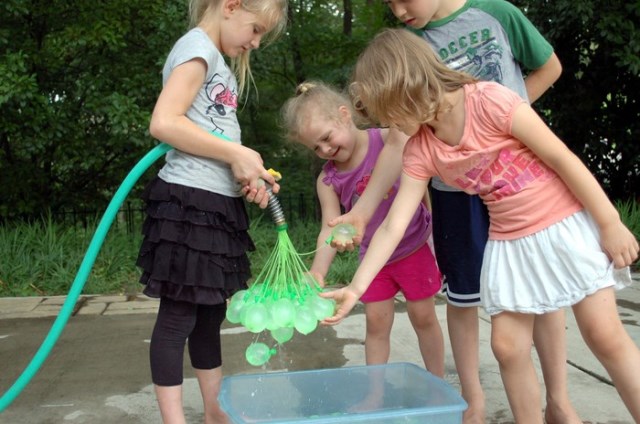 Las batallas de globos de agua infantiles ahora mucho más fácil