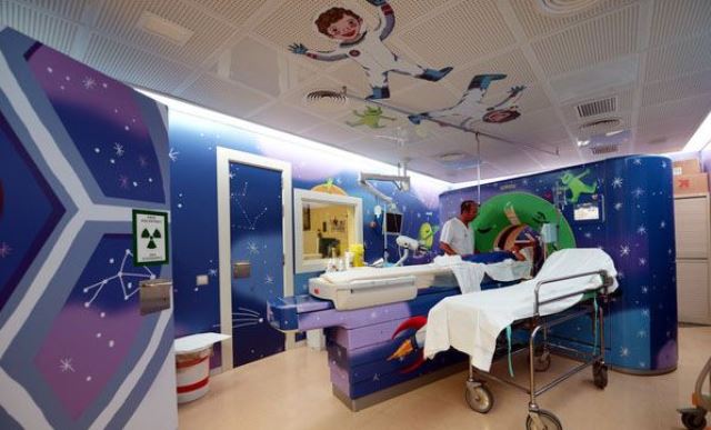 Un viaje espacial para los niños en el Hospital Sant Joan de Deu