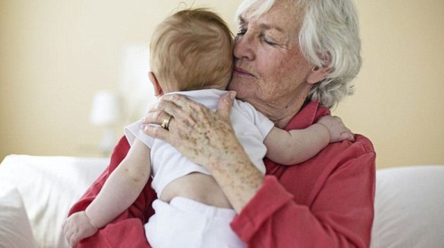 Las abuelas son claves para la supervivencia de la humanidad