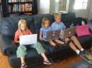 Los niños usan la tecnología como herramienta educativa