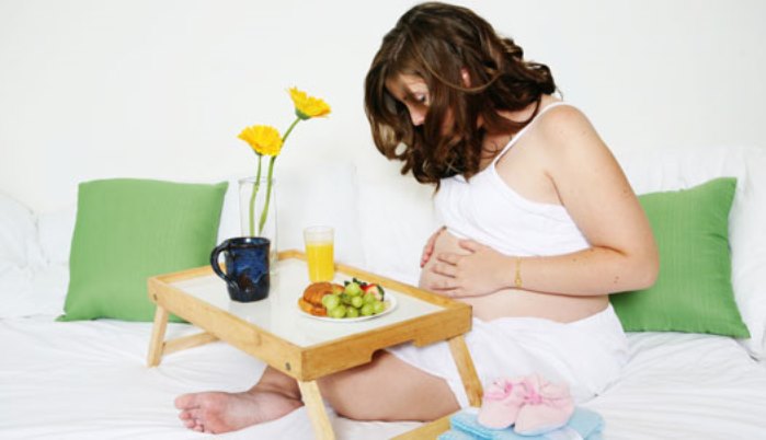 Las embarazadas dedican más tiempo al desayuno que el resto