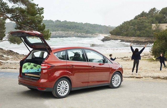 Ford C-Max y las mentirijillas de los padres