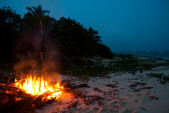 Tradiciones en el nacimiento del bebé por el mundo: Fuego y humo