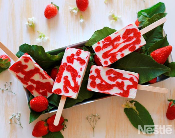 Recetas para niños: Polos de yogur y fresas