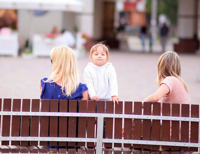 España reconoce la necesidad infantil de mantener relaciones con sus familiares