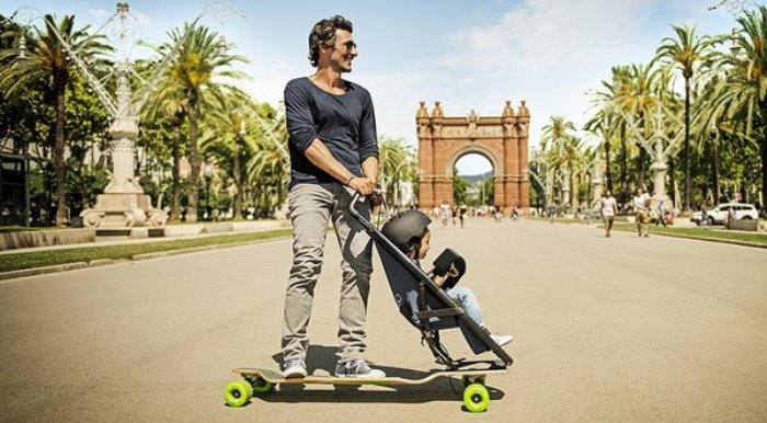 Pasea al bebé y haz skate al mismo tiempo con las sillas Quinny