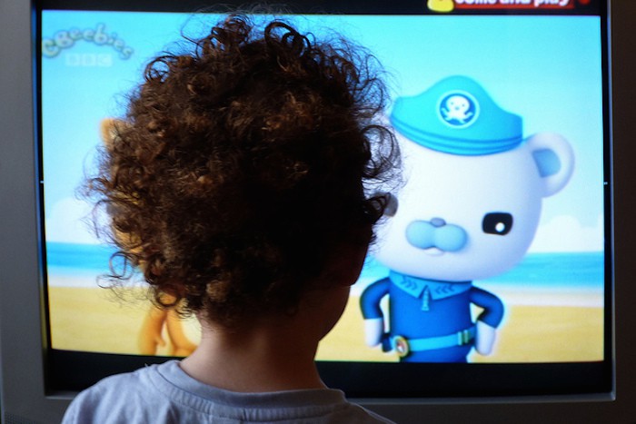 Se están revisando las recomendaciones sobre la exposición a pantallas de los niños