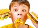 A los niños les gusta la comida basura aunque coman de forma saludable