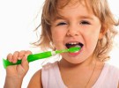 Más de la mitad de los niños no se lavan los dientes después de las comidas