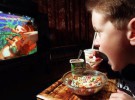 El 70 por ciento de los niños españoles come frente a una pantalla