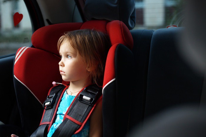 Un niño inventa un dispositivo para los niños que se olvidan en el coche