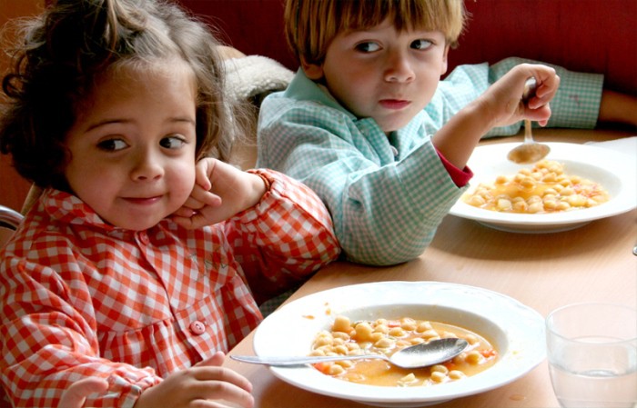 Los niños comen más si juegan antes de comer
