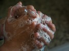 El uso del jabón antibacterial en niños