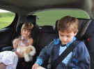Consejos de seguridad para viajar con niños en el coche