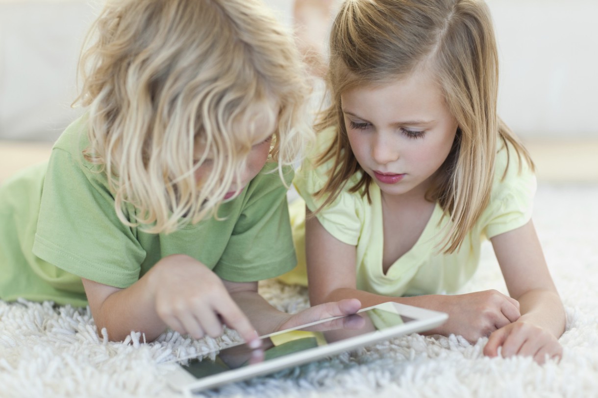 Cuánta más tecnología tengan los niños, menos leen