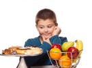 Los niños obesos comen la mitad de frutas y verduras recomendadas