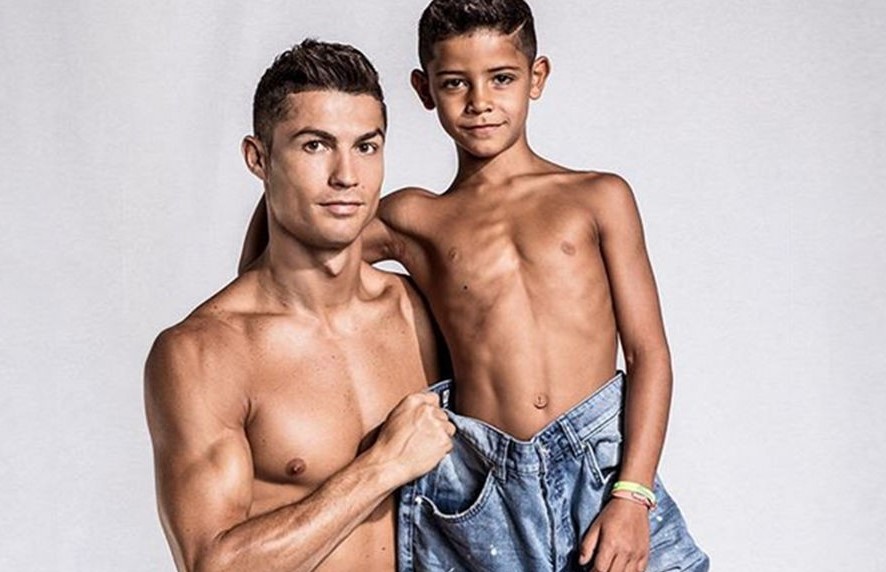 Cristiano Ronaldo lanza una línea de moda infantil con su hijo de modelo