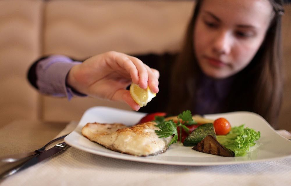 Los niños que comen pescado son más listos y duermen mejor