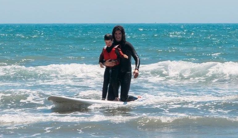 El surf, una buena terapia para niños con autismo