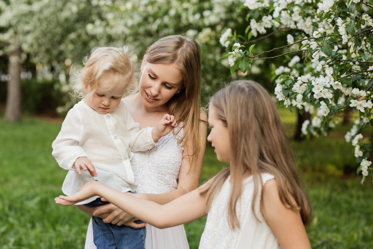 Cómo conseguir que tus hijos ayuden a cuidar tu jardín