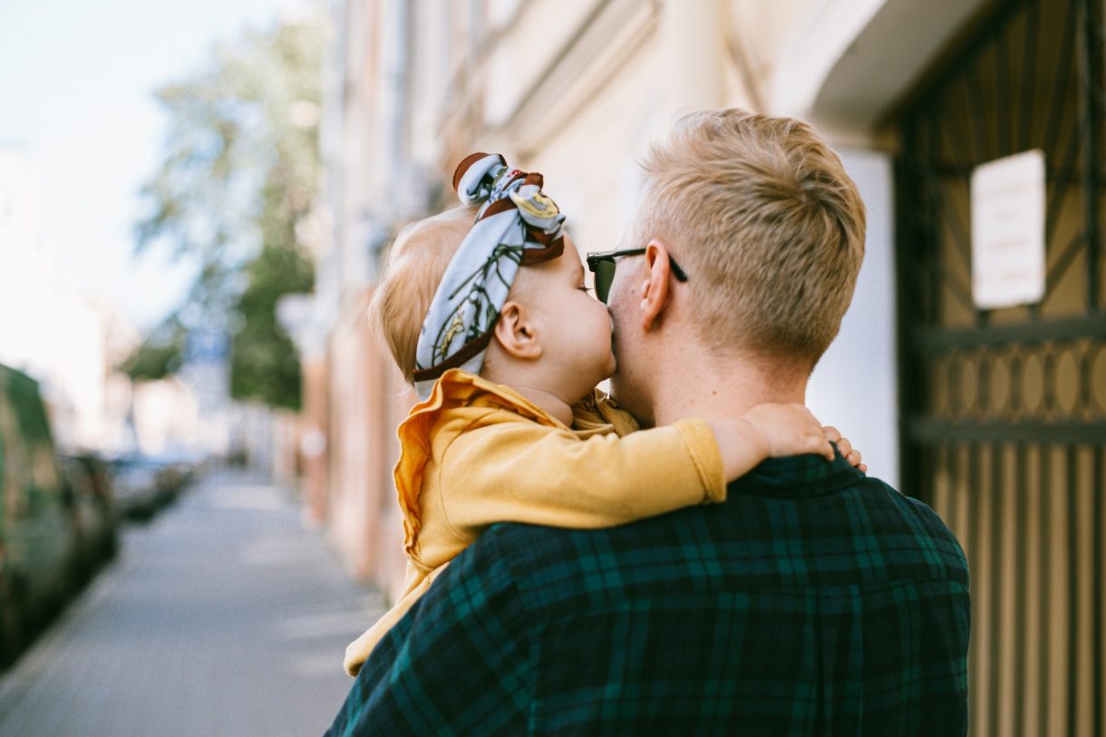 Burnout parental: definición, síntomas y consejos de ayuda