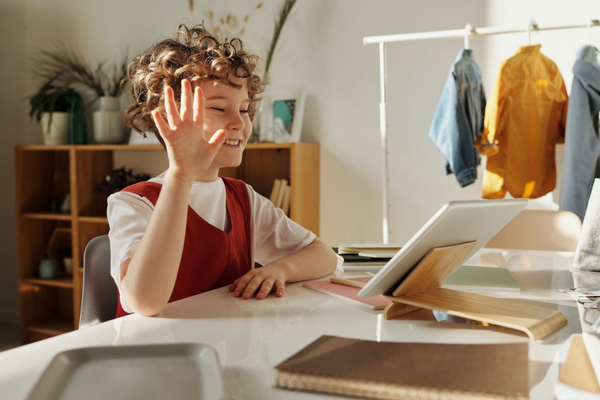 Cinco beneficios de los videocuentos para niños