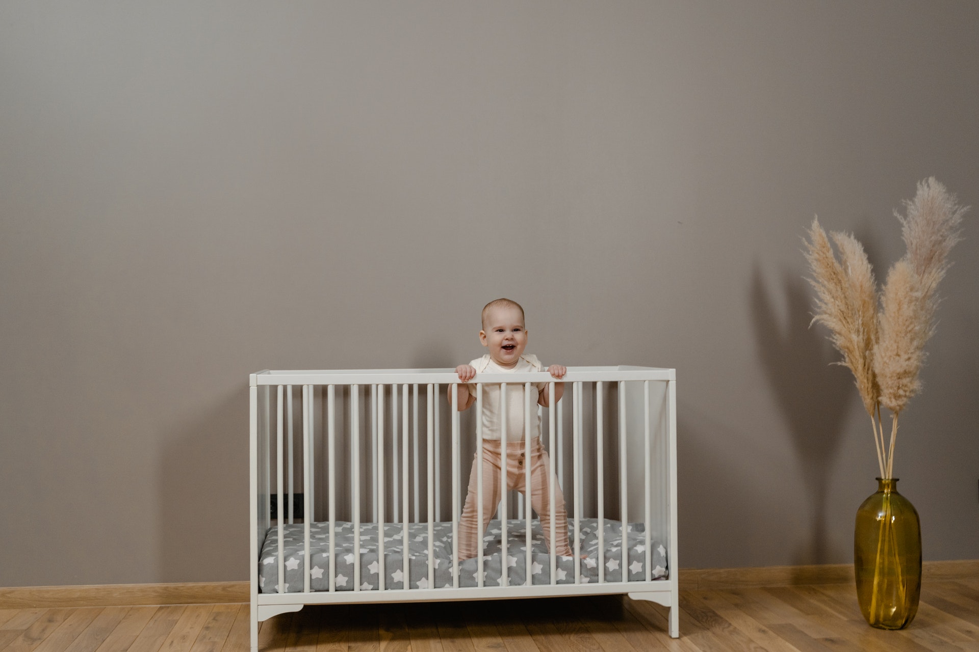 Madera En Dormitorio De Bebe