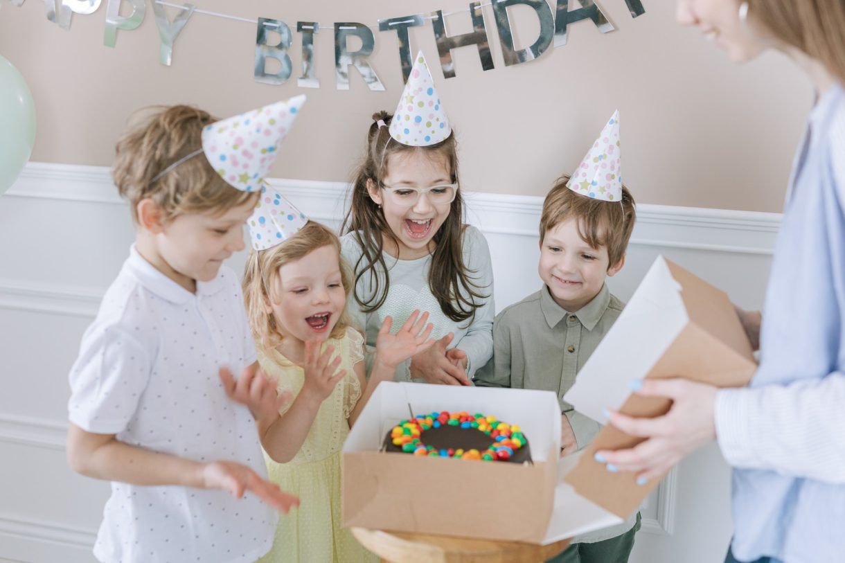 El valor de la amistad en una fiesta de cumpleaños infantil